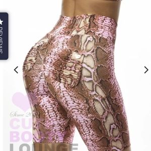 SOLD.Cute booty lounge shorts